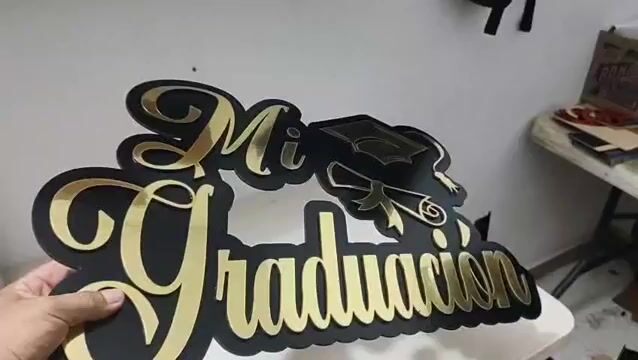 Video de Letrero 2 Capas Mi Graduacion 60 x 40 Cm Negro Dorado