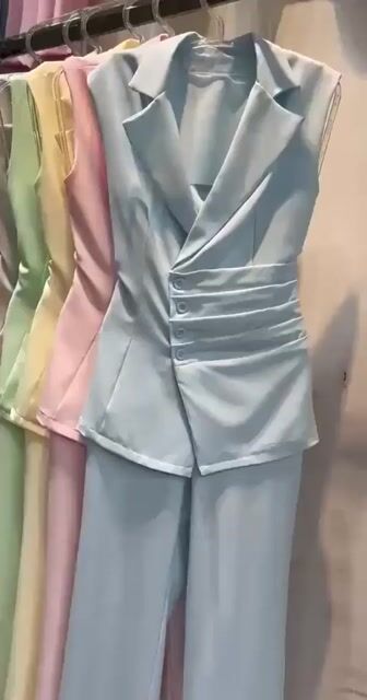 Video de Conjunto de Colete Feminino Drapeado Sarja e Calça Reta