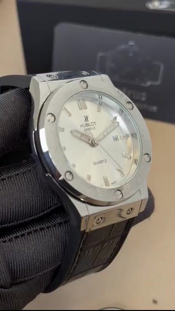 Video de Hublot Classic Fusion 42mm - AÇO/MOSTRADOR BRANCO - SILICONE E COURO