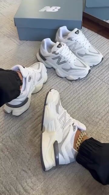 Vídeo de Tênis New Balance Feminino Branco com Cinza