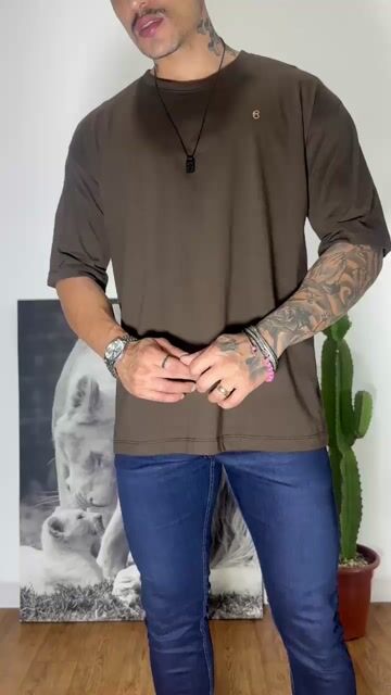 Video de Camisa Over - Marrom