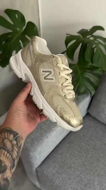 Vídeo de Tênis New Balance 530 Gold Moda Feminino Esportivo