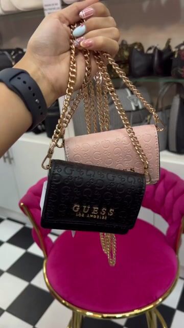 Video de Micro Crossbody Guess Logo G