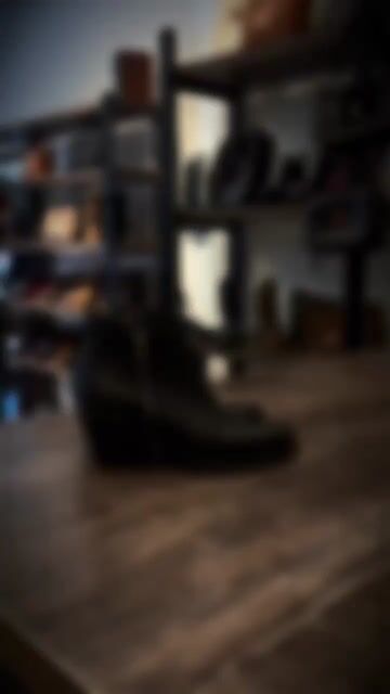 Video de SOLEMNIA SHOES