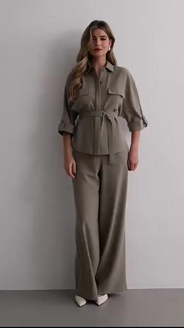 Vídeo de Conjunto de crepe com camisa e calça pantalona verde