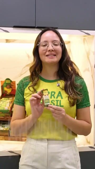 Vídeo de Bananinha Zero coberta com chocolate 70% cacau (display - Preço por unidade R$ 4,99)