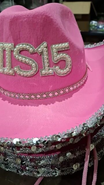 Video de Gorro Cowgirl Perlas Mis 15 ROSA