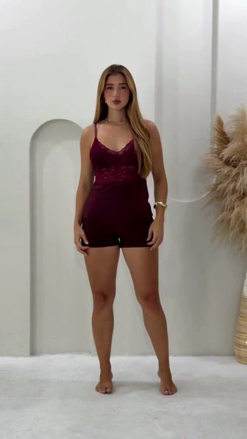 Vídeo de Baby Doll Rendado Frontal Alças Ajustáveis Sem Bojo Sensual