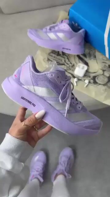 Vídeo de Tênis Adidas Boston 13 Lilas Moda Esportivo