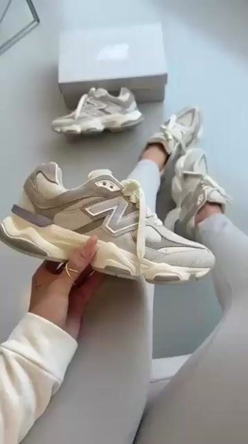 Vídeo de Tênis Modelo New balance 9060 Couro Off/cinza Disponível do 34 ao 39