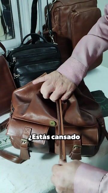 Video de Mochila cuero con solapa, 4 bolsillos externos. Gran capacidad. A-518