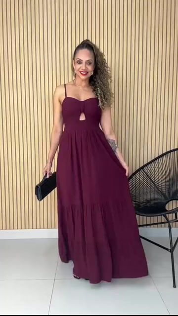Vídeo de Vestido Longo Recorte Busto Elsa Liso Vinho
