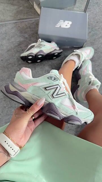 Video de Tênis New Balance 9060 Verde
