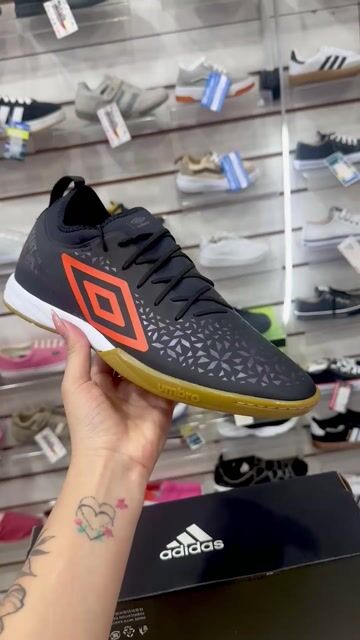 Vídeo de Chuteira futsal Umbro Adamant Club