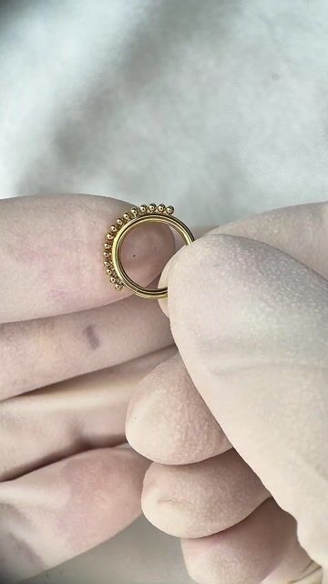Vídeo de Seguimento frontal cliker bolinhas 1.2x8 - Titânio PVD Gold
