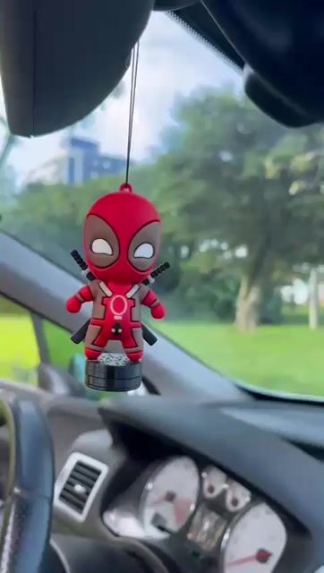 Vídeo de Aromatizador para Retrovisor Deadpool – Pendente Aromático Recarregável para Carro