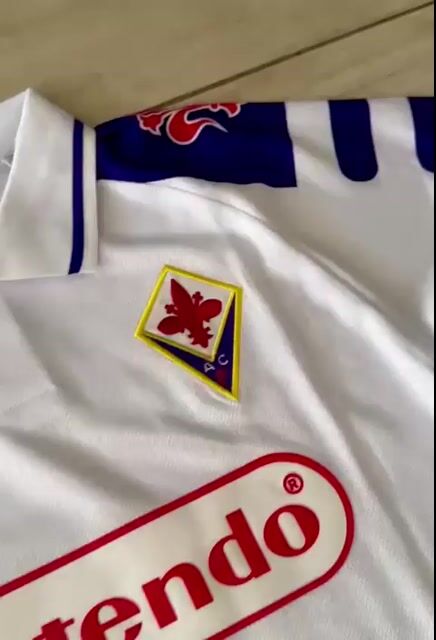 Video de CAMISETA FIORENTINA 1998/99 BLANCA BATISTUTA 9