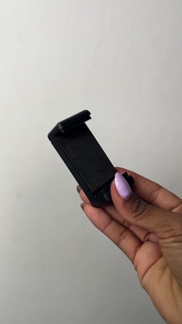 Video de Soporte universal para celular con doble rosca 1/4” para trípode