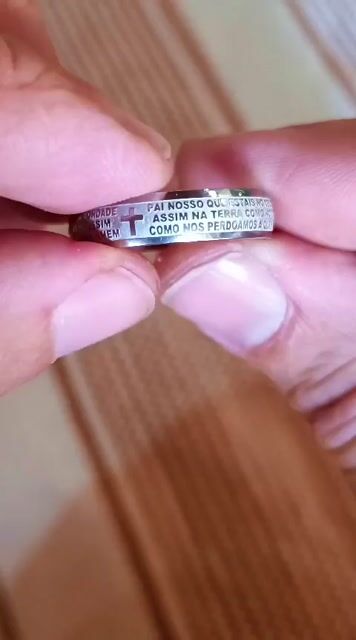 Video de Anel Aço Inox 316L Boleada Chanfrada Com Oração "Pai Nosso" Prateado 6mm