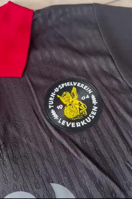 Video de Camiseta 25/26 Bayer Leverkusen MATCH Negra Tucu Palacios IMPORTADA