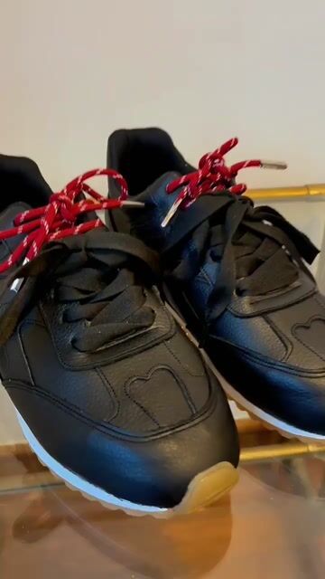 Video de SOLEMNIA SHOES