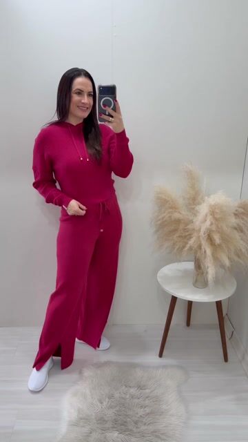 Video de Blusa aBenção Canelada em Algodão com Capuz - 12152 Vermelho Carmin