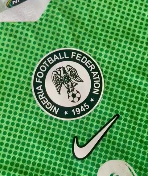 Video de CAMISETA NIGERIA 2026/27 VERDE OSIMHEN 9 - TELA JUGADOR