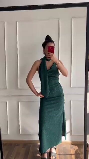 Video de VESTIDO BUCHE LARGO GLITTER ESPALDA DESCUBIERTA CON LAZO DESMONTABLE