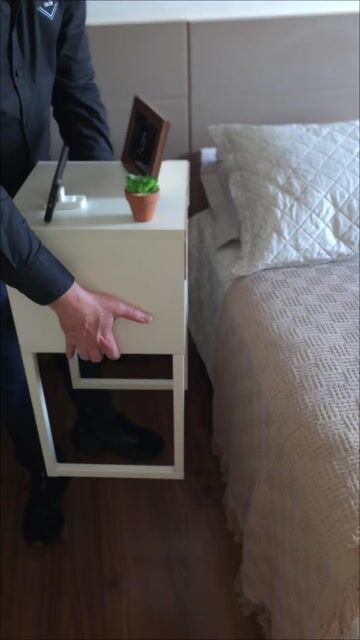 Vídeo de Mesa de Cabeceira Fl Decor, Design Moderno e Funcionalidade