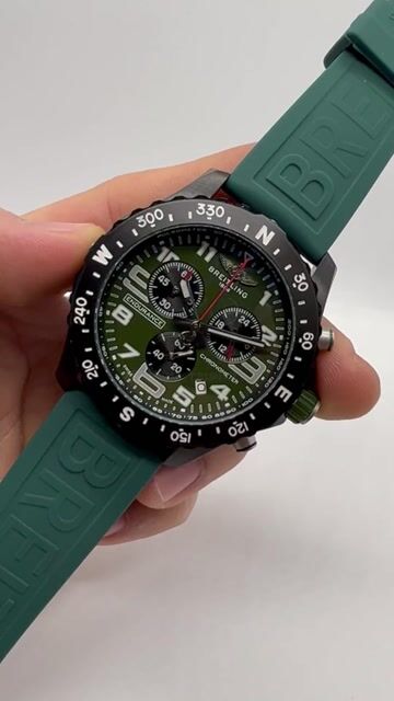 Video de Breitling Endurance Pro 44mm - AÇO PRETO/MOSTRADOR VERDE - SILICONE