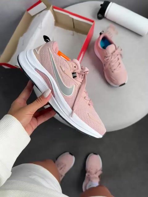 Video de Tênis Nike Running Fit Est 1972 Nude