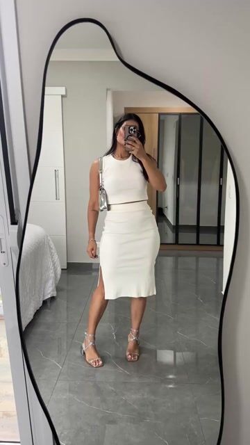 Vídeo de Conjunto Canelado Ribana Saia Midi Blusa Regata Cropped Heloísa Off White