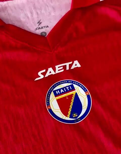 Video de CAMISETA HAITI 2026/27 ROJA - TELA JUGADOR