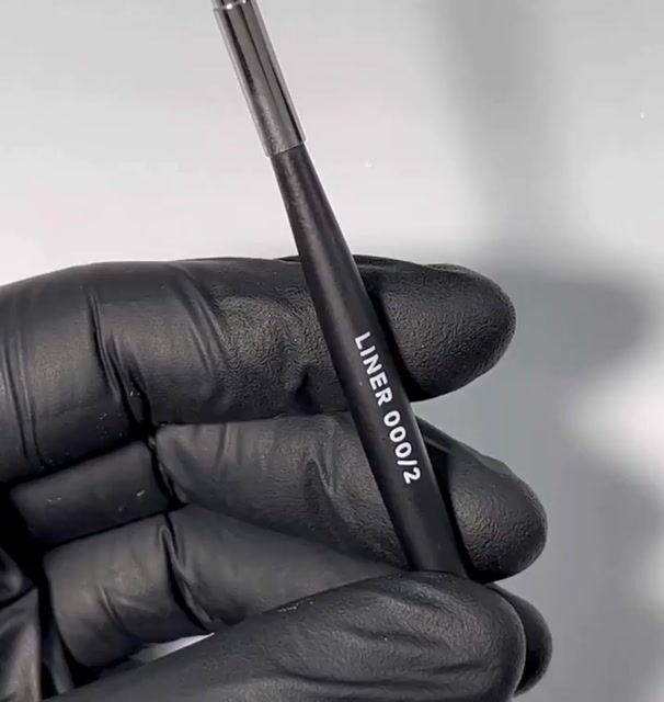 Video de Pincel Liner 000/2 Pink Mask