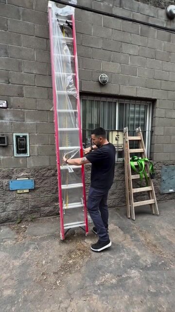 Video de ESCALERA EXTENSIBLE DIELECTRICA 12+12 CON POSA POSTE Y GANCHO