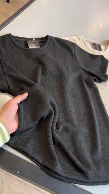 Video de REMERA FRAME TEXTURIZADA