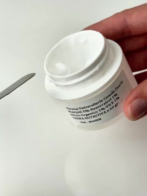 Video de • CREMA NUTRITIVA: Matryxil 5%, Resveratrol 1%, Silicio Orgánico 1%, Vitamina E 1%, x 60 gr SOMOS PIEL