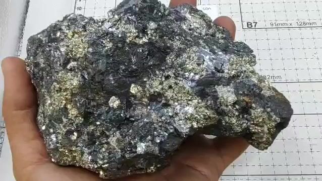 Video de Calcopirita con Esfalerita | Iridiscente 1.89 kg