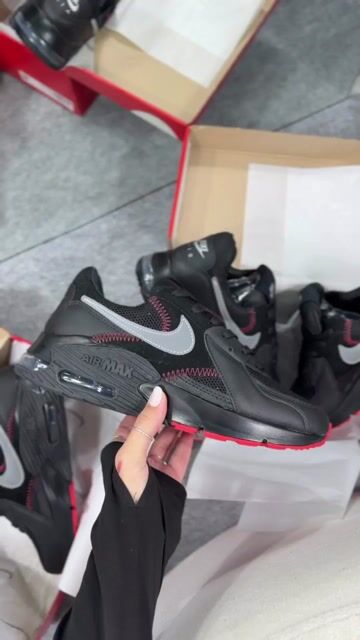 Vídeo de TÊNIS AIR MAX 90 EXCEE PRETO COM VERMELHO