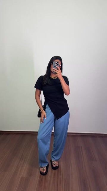 Vídeo de Camiseta de Algodão Assimétrica Plissada Elegance