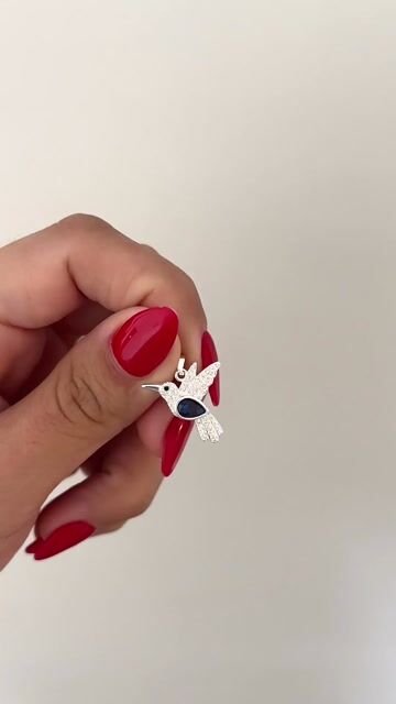Video de Dije colibrí con piedra cúbics