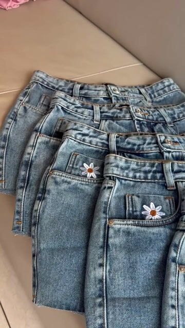 Vídeo de SHORT JEANS COM FLOR BORDADA ( lavagem marmorizada)
