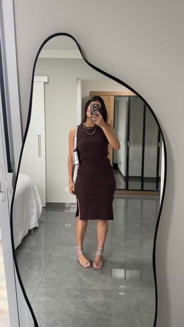 Vídeo de Conjunto Canelado Ribana Saia Midi Blusa Regata Cropped Heloísa Marrom Café