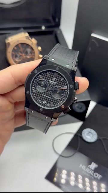 Video de Hublot Classic Fusion 45mm - AÇO PRETO/MOSTRADOR PRETO - SILICONE E COURO
