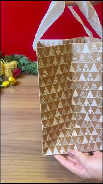 Video de Sacola P Natal Encantado - 20x15cm (Base) x 25cm (Altura) - KIT 5 UNIDADES