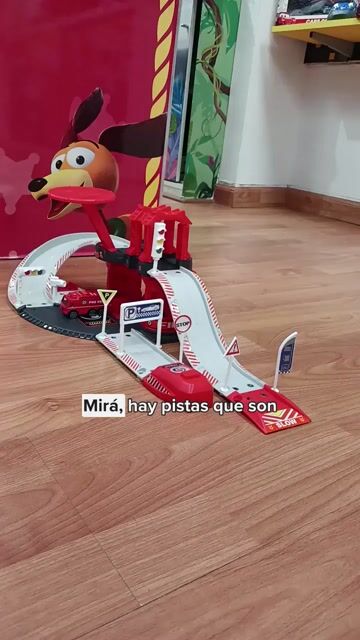 Video de Pista Estacion De Bomberos Con Lanzador Y Auto 42 Piezas