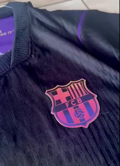 Video de CAMISETA 2026/27 BARCELONA SUPLENTE VIOLETA LAMINE YAMAL 10 - TELA JUGADOR