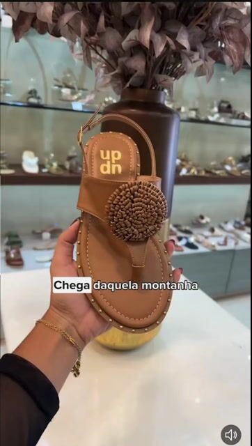 Video of Sandália Feminina Rasteira Camel UpDn 5588815