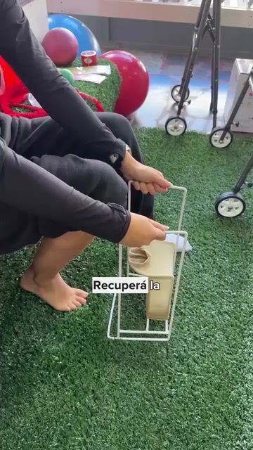 Video de CALZADOR METALICO DE MEDIAS DE COMPRESIÓN PARA HOMBRE - MUJER
