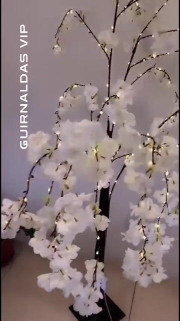 Árbol flores Blancas 1,80 mts con luces led LED
